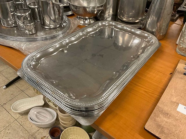 Serveer-, vleesschalen en kan (50x) - afbeelding 7 van  8