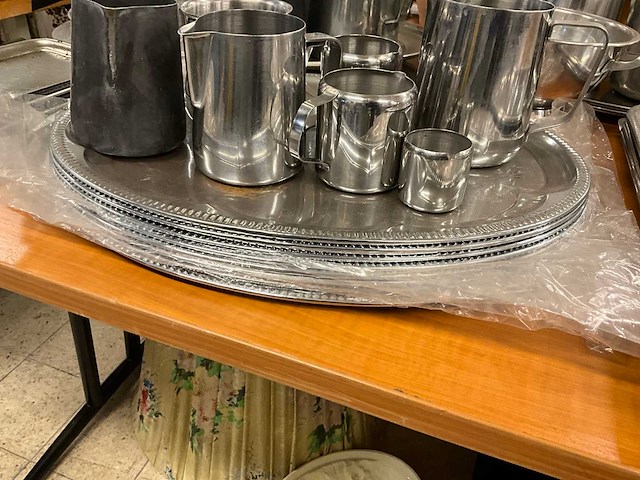 Serveer-, vleesschalen en kan (50x) - afbeelding 8 van  8