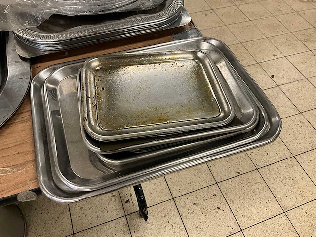 Serveer-, vleesschalen en kannen (50x) - afbeelding 4 van  7