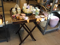 Serveerblad op onderstel. afmeting 69 x 45 x 75 cm. - afbeelding 1 van  2