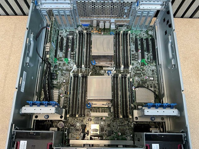 Server - hp - proliant ml350p gen8 - afbeelding 10 van  10