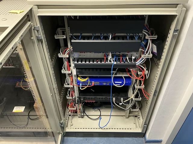 Server - afbeelding 5 van  11