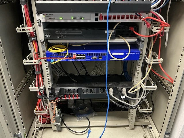 Server - afbeelding 7 van  11