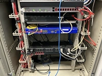Server - afbeelding 7 van  11