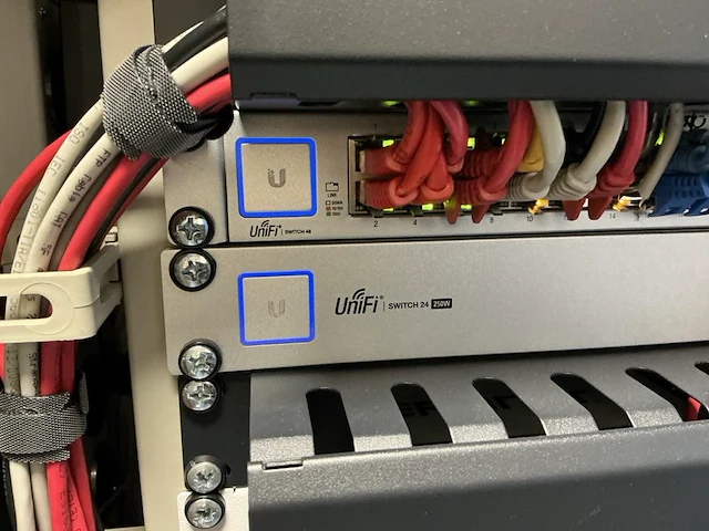 Server - afbeelding 8 van  11
