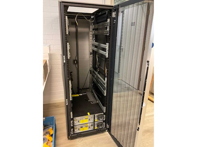 Serverkast - afbeelding 4 van  5
