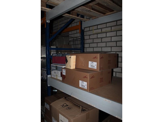 Servetten in drie dozen. 33 x 33 cm. - afbeelding 2 van  2