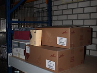 Servetten in drie dozen. 33 x 33 cm. - afbeelding 2 van  2