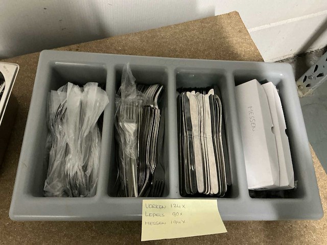 Servies en bestek - afbeelding 7 van  8