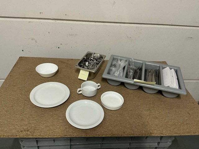 Servies en bestek - afbeelding 1 van  8