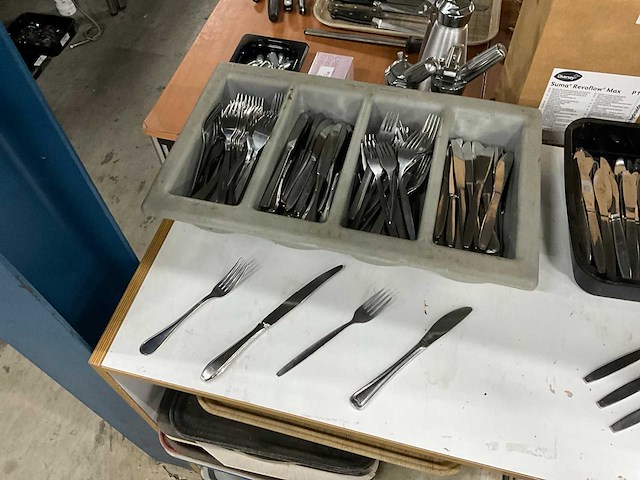 Servies, glaswerk en bestek (100x) - afbeelding 2 van  5