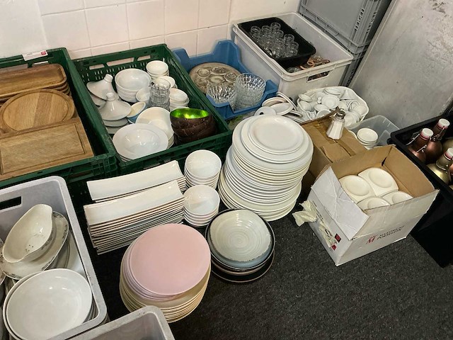 Servies, glaswerk en bestek zeer grote partij - afbeelding 35 van  38