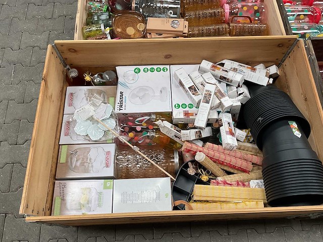 Servies, glaswerk en bestek - afbeelding 4 van  5