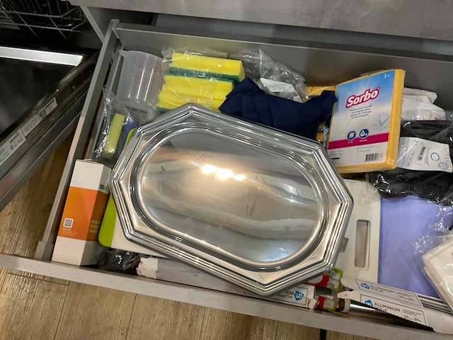 Servies, glaswerk en bestek - afbeelding 18 van  27