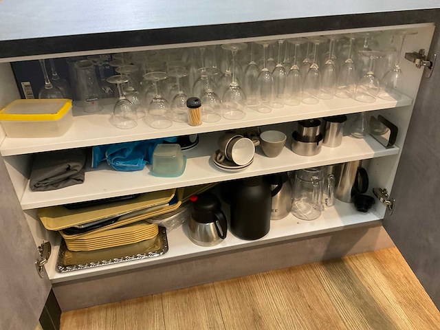 Servies, glaswerk en bestek - afbeelding 2 van  27