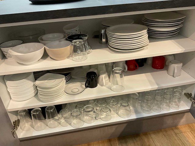 Servies, glaswerk en bestek - afbeelding 3 van  27
