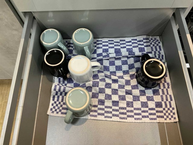 Servies, glaswerk en bestek - afbeelding 8 van  27