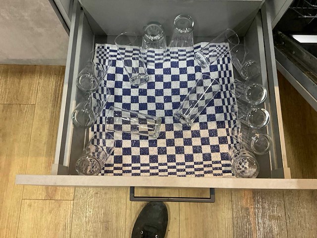 Servies, glaswerk en bestek - afbeelding 9 van  27