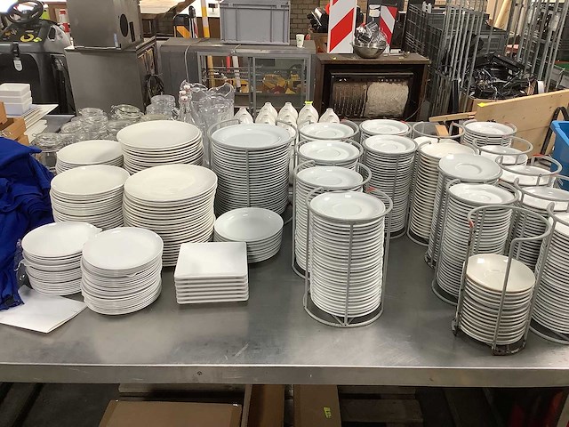 Servies - afbeelding 1 van  7