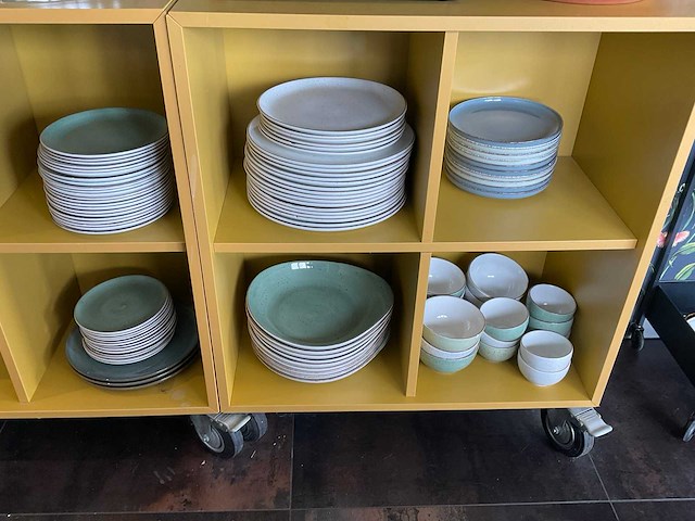 Servies - afbeelding 1 van  7