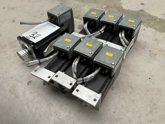 Servomotoren (7x) - afbeelding 1 van  4