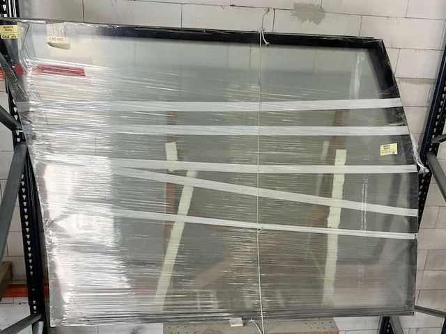 Sessa marine c68 front glass cockpit window - 050478 - afbeelding 1 van  3