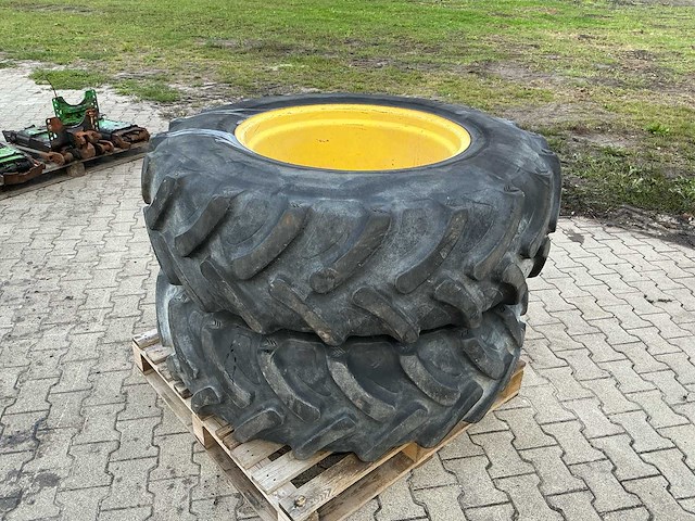 Set 2x john deere 28" tractorwielen met galaxy agri-star 420/85 r28 banden - afbeelding 2 van  9