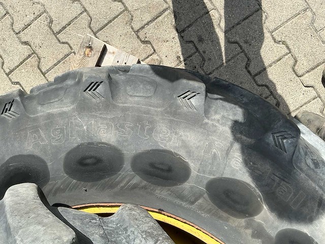 Set 2x john deere 28" tractorwielen met galaxy agri-star 420/85 r28 banden - afbeelding 4 van  9