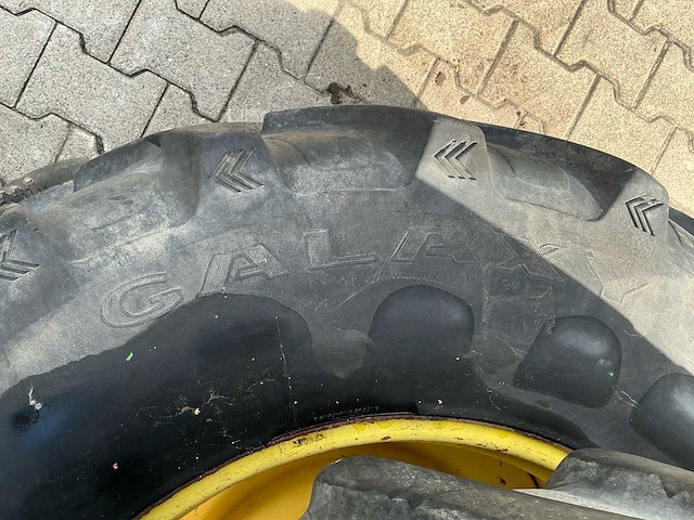Set 2x john deere 28" tractorwielen met galaxy agri-star 420/85 r28 banden - afbeelding 5 van  9