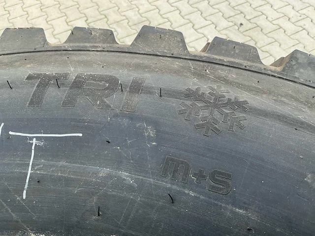 Set 4 nokian hakkapeliitta tri tractorbanden met stalen velgen – 480/80 r34 + 400/80 r24 - afbeelding 3 van  20