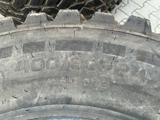 Set 4 nokian hakkapeliitta tri tractorbanden met stalen velgen – 480/80 r34 + 400/80 r24 - afbeelding 2 van  17