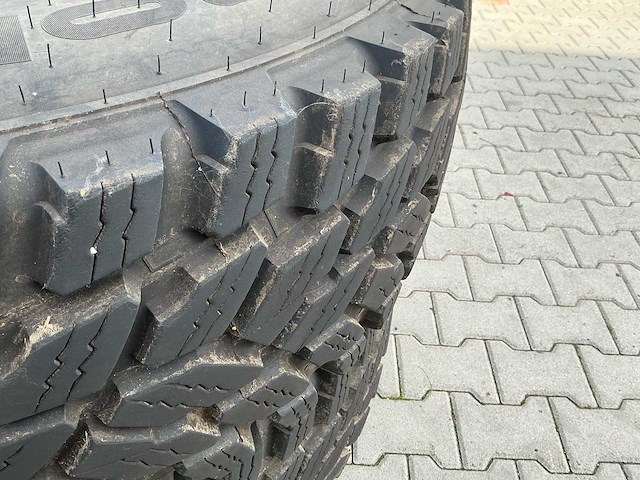 Set 4 nokian hakkapeliitta tri tractorbanden met stalen velgen – 480/80 r34 + 400/80 r24 - afbeelding 7 van  17