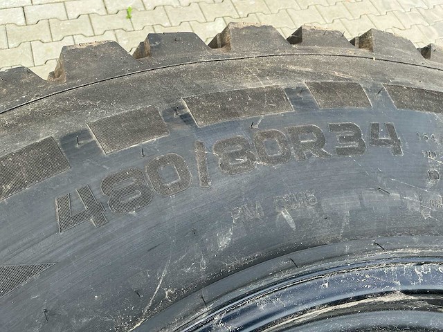 Set 4 nokian hakkapeliitta tri tractorbanden met stalen velgen – 480/80 r34 + 400/80 r24 - afbeelding 10 van  17