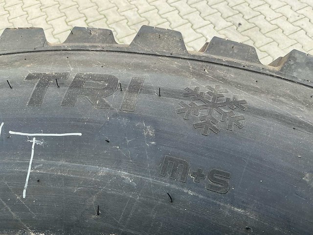 Set 4 nokian hakkapeliitta tri tractorbanden met stalen velgen – 480/80 r34 + 400/80 r24 - afbeelding 12 van  17