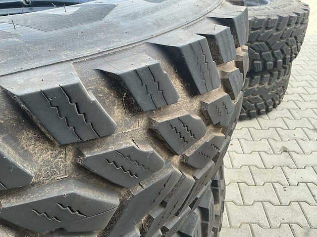 Set 4 nokian hakkapeliitta tri tractorbanden met stalen velgen – 480/80 r34 + 400/80 r24 - afbeelding 15 van  17