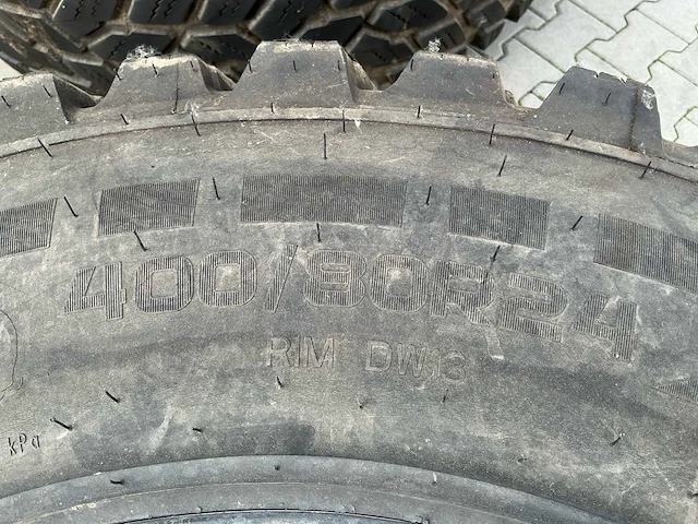 Set 4 nokian hakkapeliitta tri tractorbanden met stalen velgen – 480/80 r34 + 400/80 r24 - afbeelding 2 van  20