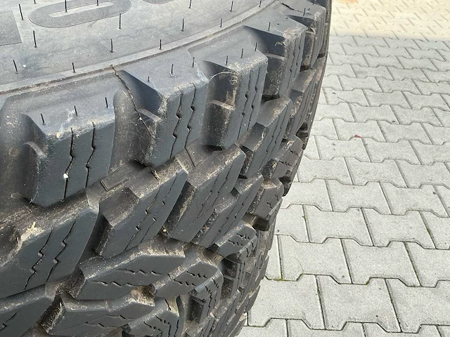 Set 4 nokian hakkapeliitta tri tractorbanden met stalen velgen – 480/80 r34 + 400/80 r24 - afbeelding 9 van  20