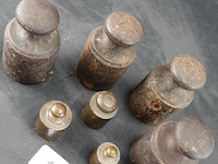 Set antieke bronzen en ijzeren gewichten - afbeelding 3 van  5