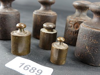 Set antieke bronzen en ijzeren gewichten - afbeelding 4 van  5