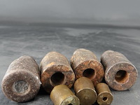 Set antieke bronzen en ijzeren gewichten - afbeelding 5 van  5