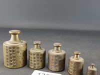Set antieke geijkte bronzen gewichten - afbeelding 1 van  5