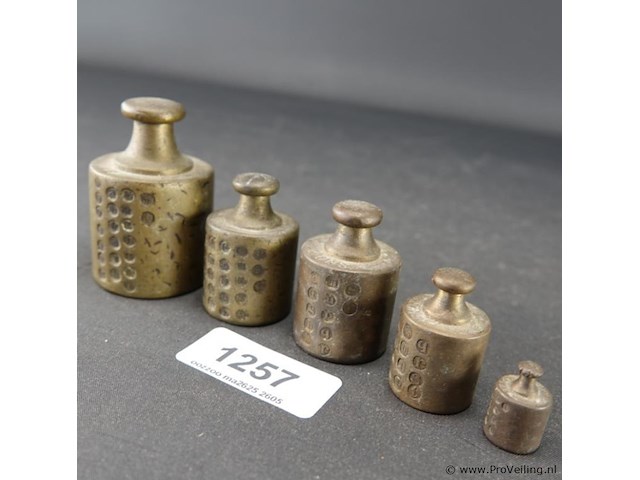 Set antieke geijkte bronzen gewichten - afbeelding 2 van  5