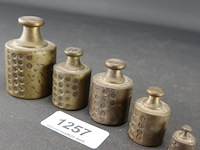 Set antieke geijkte bronzen gewichten - afbeelding 2 van  5