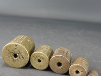 Set antieke geijkte bronzen gewichten - afbeelding 5 van  5
