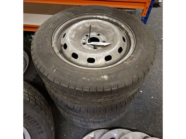 Set banden op stalen velg good year - afbeelding 1 van  5