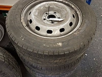 Set banden op stalen velg good year