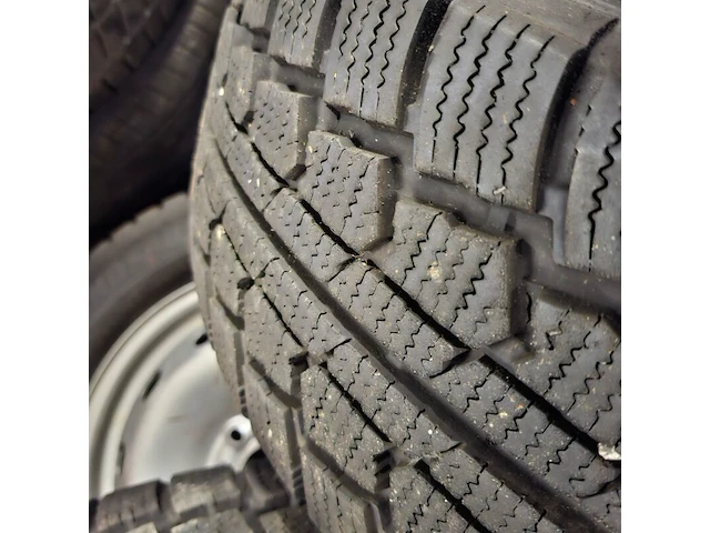 Set banden op stalen velg good year - afbeelding 4 van  5