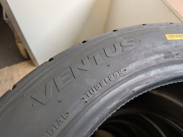 Set banden t.b.v. porsche 992 - afbeelding 6 van  8