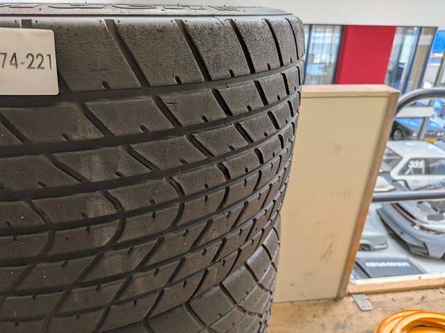 Set banden t.b.v. porsche 992 - afbeelding 7 van  8