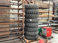 Set banden voor banden graafmachine - afbeelding 1 van  1